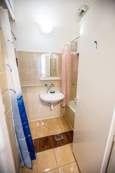 Keleti Center Big Flat Bedroom Private Use Privatunterkunft *